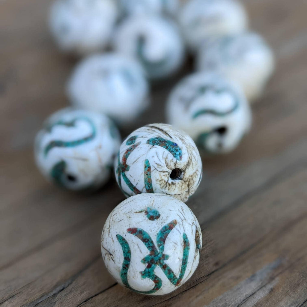 Handmade Conch Shell Om Beads: Himalayan Inlay (5pcs 15mm)