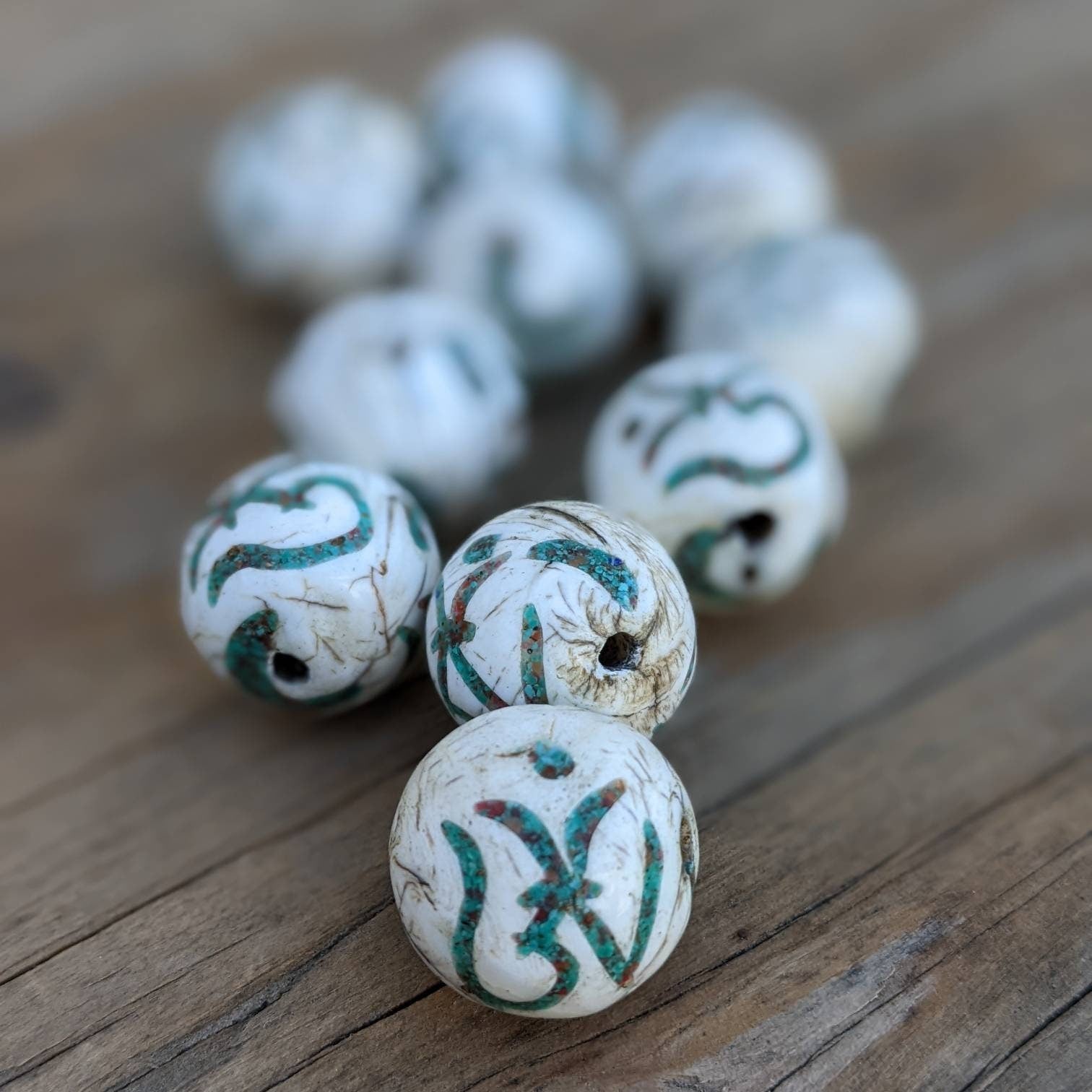 Handmade Conch Shell Om Beads: Himalayan Inlay (5pcs 15mm)
