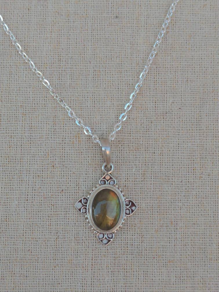 Labradorite Gemstone Silver Handmade Pendant: 925 Sterling Silver Pendant-Oval  Pendant-Gift for her-Anniversary (T1101-003.3)