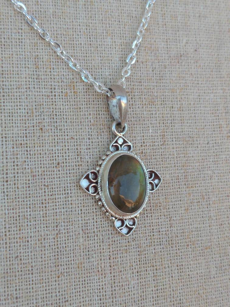 Labradorite Gemstone Silver Handmade Pendant: 925 Sterling Silver Pendant-Oval  Pendant-Gift for her-Anniversary (T1101-003.3)