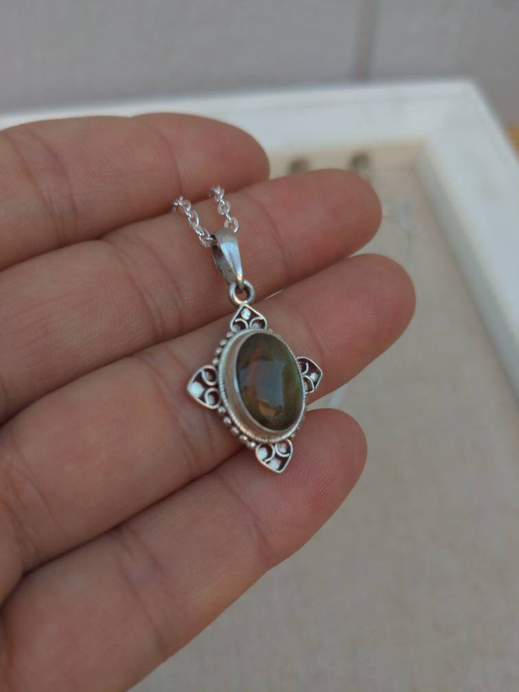 Labradorite Gemstone Silver Handmade Pendant: 925 Sterling Silver Pendant-Oval  Pendant-Gift for her-Anniversary (T1101-003.3)
