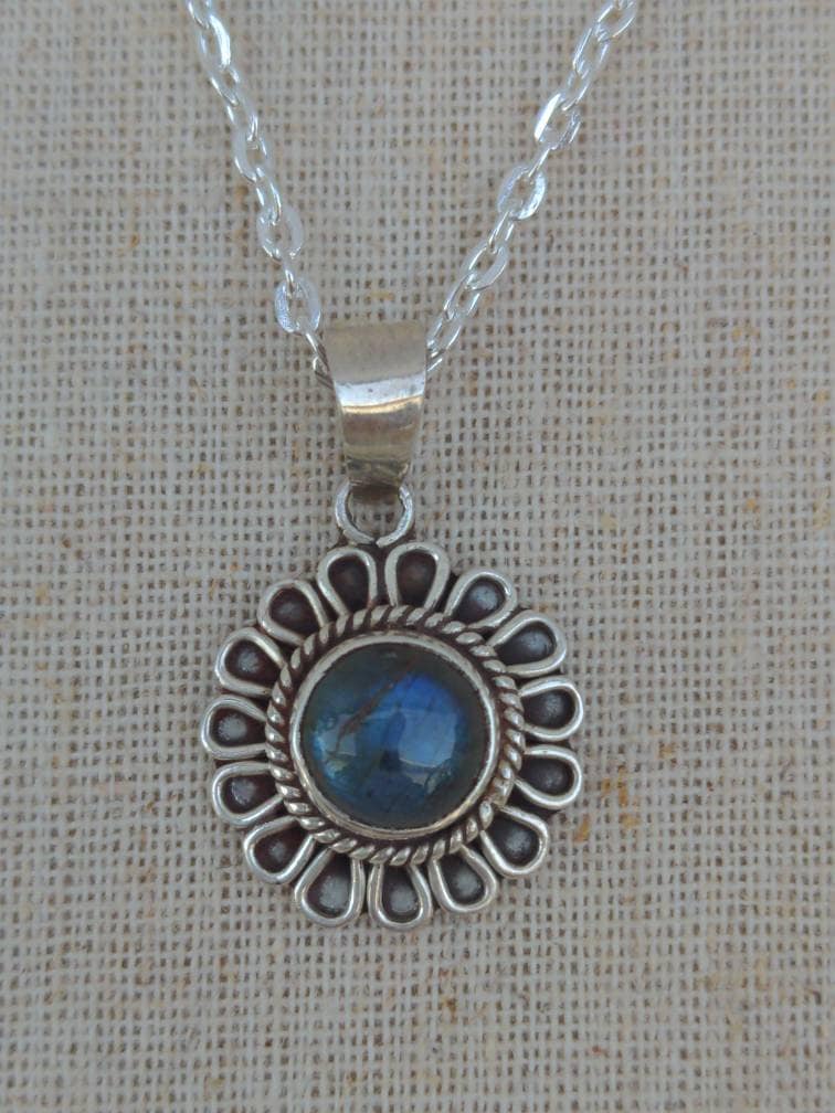 Handmade Sterling Silver Labradorite Pendant: Floral Design