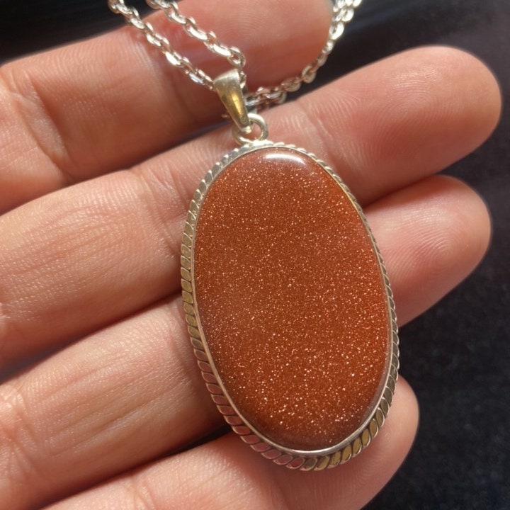 P3/10 - Natural Sunstone Pendant: 925 Sterling Silver (T12-010)