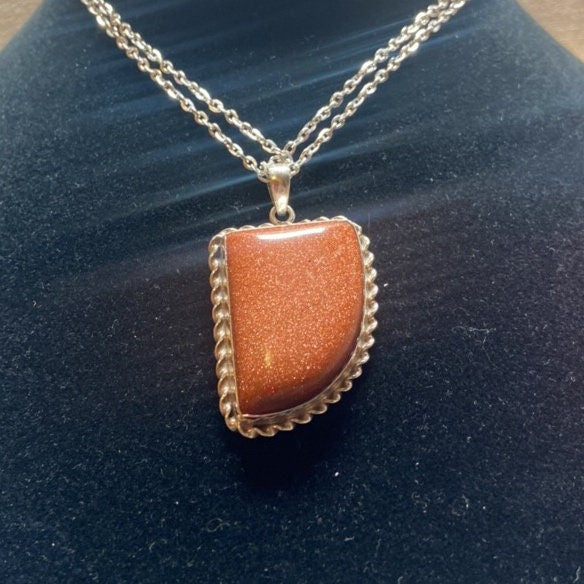 P3/11 - Natural Sunstone Pendant: 925 Sterling Silver (T12-011)