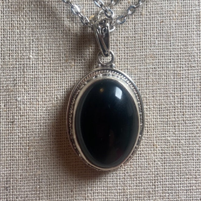 P3/32 - Natural Black Onyx Gemstone of Silver Pendant (T12-032)