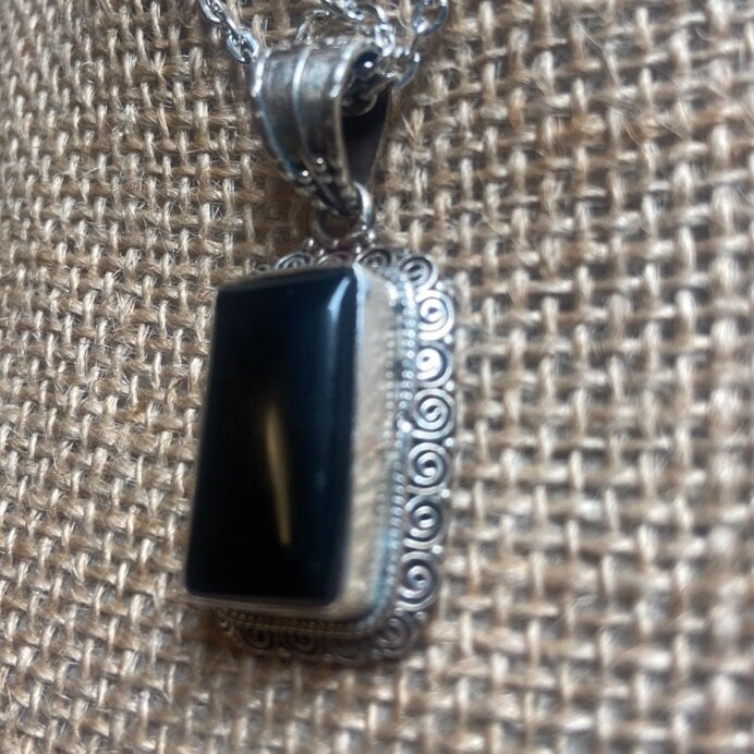 P3/33 - Natural Black Onyx Gemstone of Silver Pendant (T12-033)