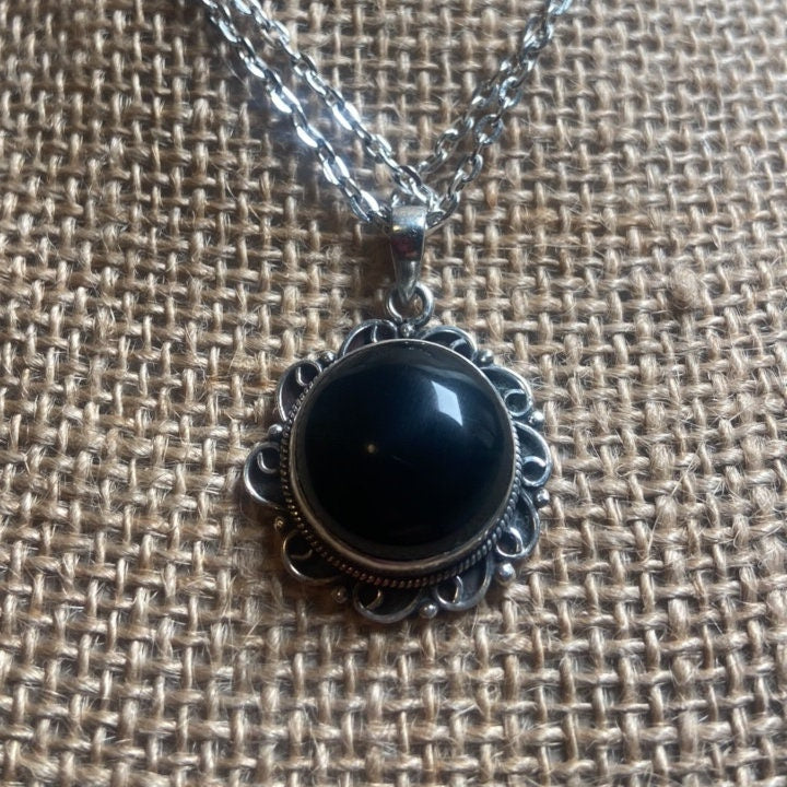 P3/38 - Natural Black Onyx Gemstone of Silver Pendant (T12-038)