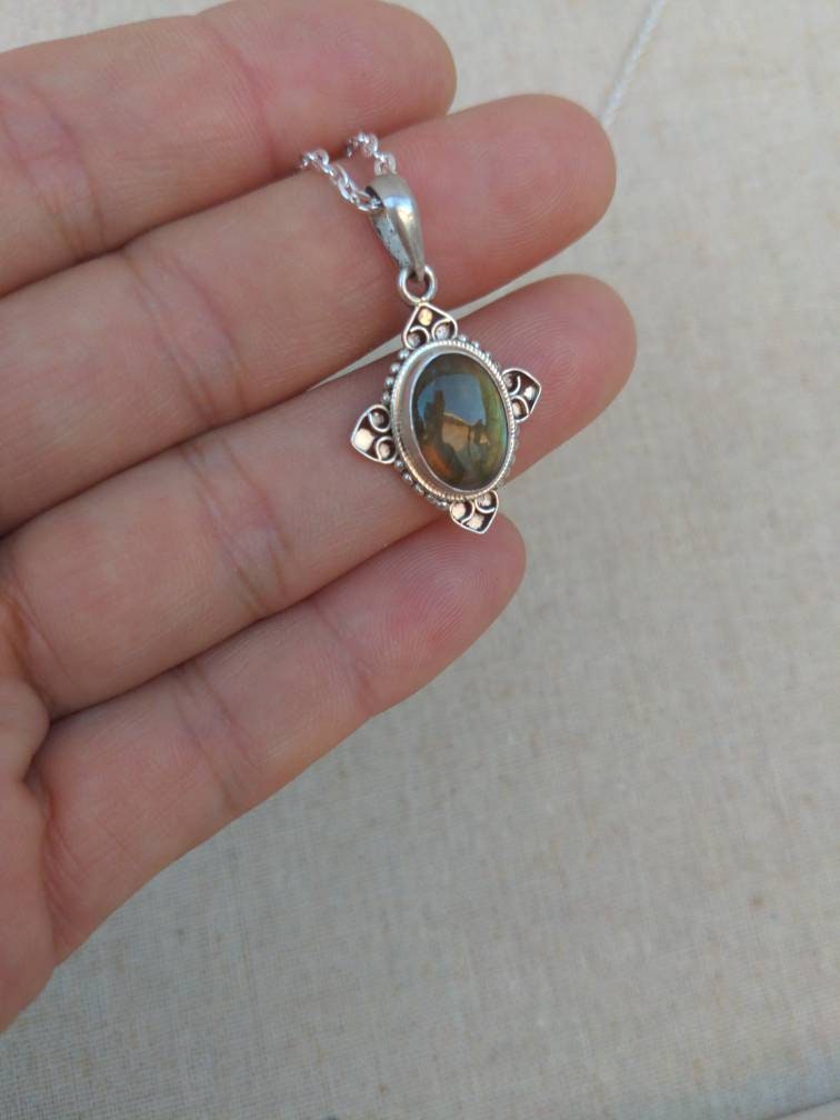 Labradorite Gemstone Silver Handmade Pendant: 925 Sterling Silver Pendant-Oval  Pendant-Gift for her-Anniversary (T1101-003.3)
