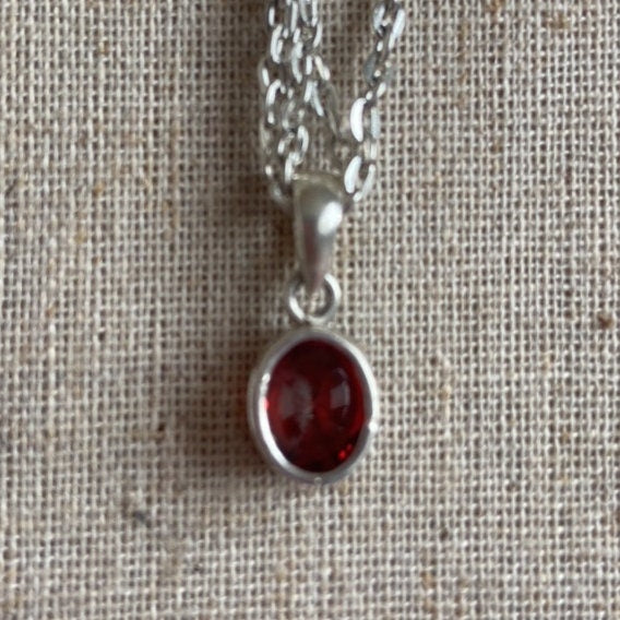 19-Garnet Gemstone Silver Handmade Pendant: 925 Sterling Silver Pendant-Oval Garnet Pendant-Gift for her-Anniversary (T1101-003.6)