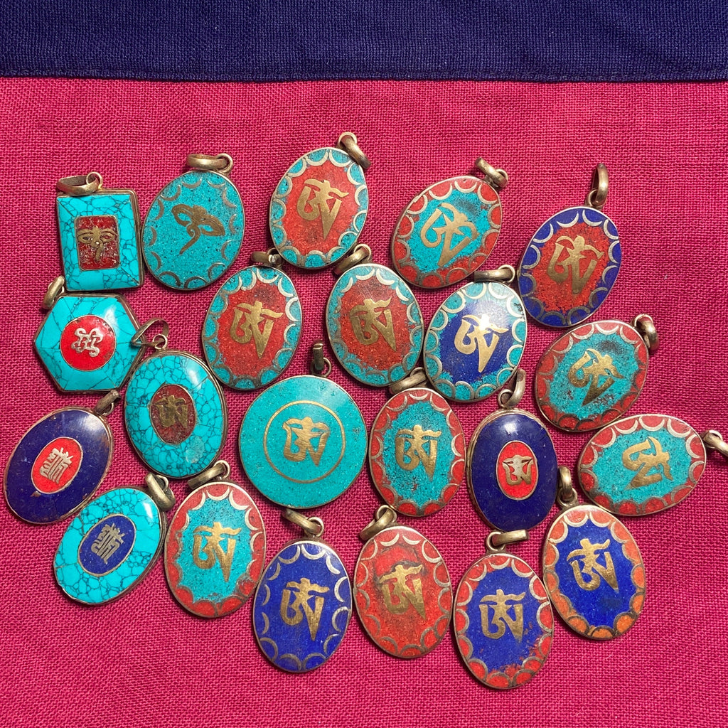 P4/3- Buddhist Om letter, Buddha Eye, Kalachakra Letter, Endless Knot Symbol Tibetan Pendant (T12-2/3)