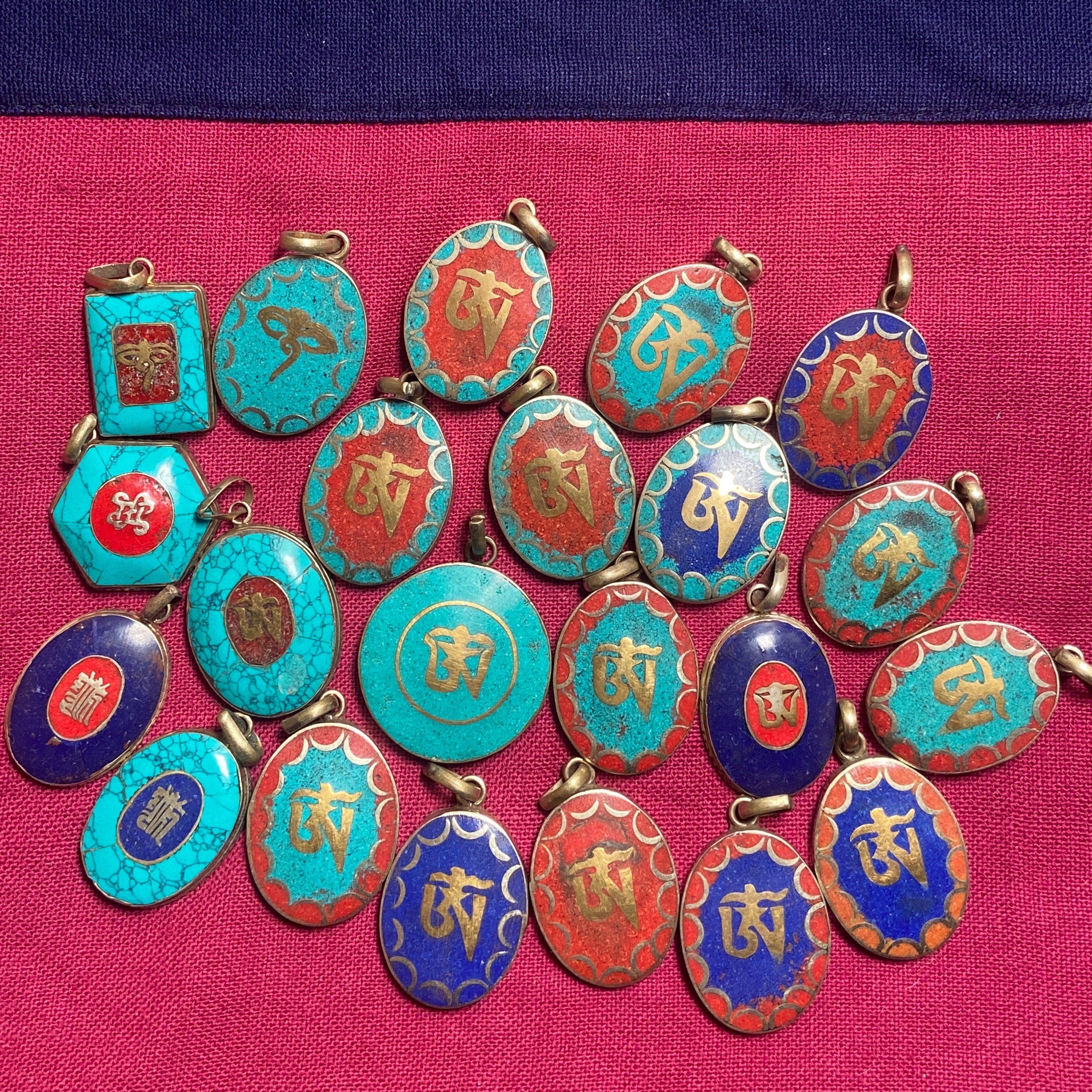 P4/3- Buddhist Om letter, Buddha Eye, Kalachakra Letter, Endless Knot Symbol Tibetan Pendant (T12-2/3)