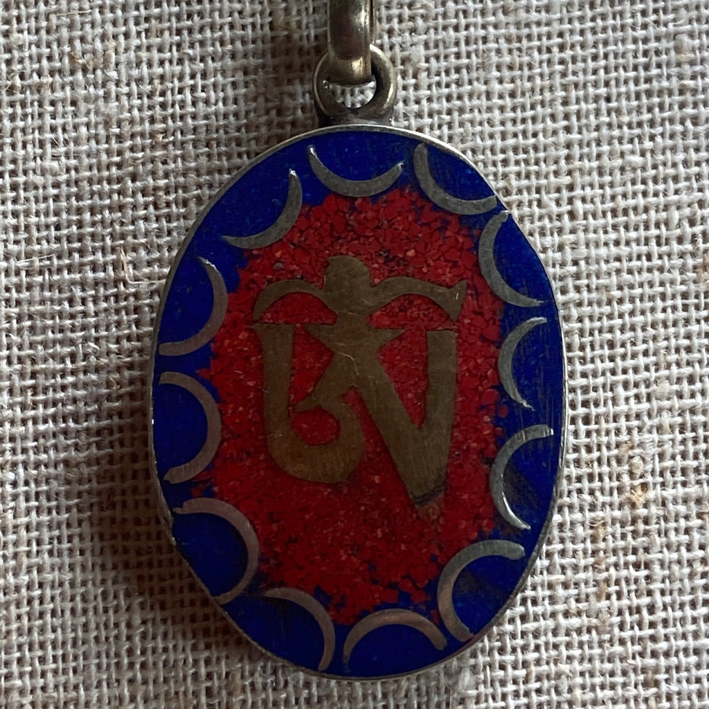 P4/3- Buddhist Om letter, Buddha Eye, Kalachakra Letter, Endless Knot Symbol Tibetan Pendant (T12-2/3)