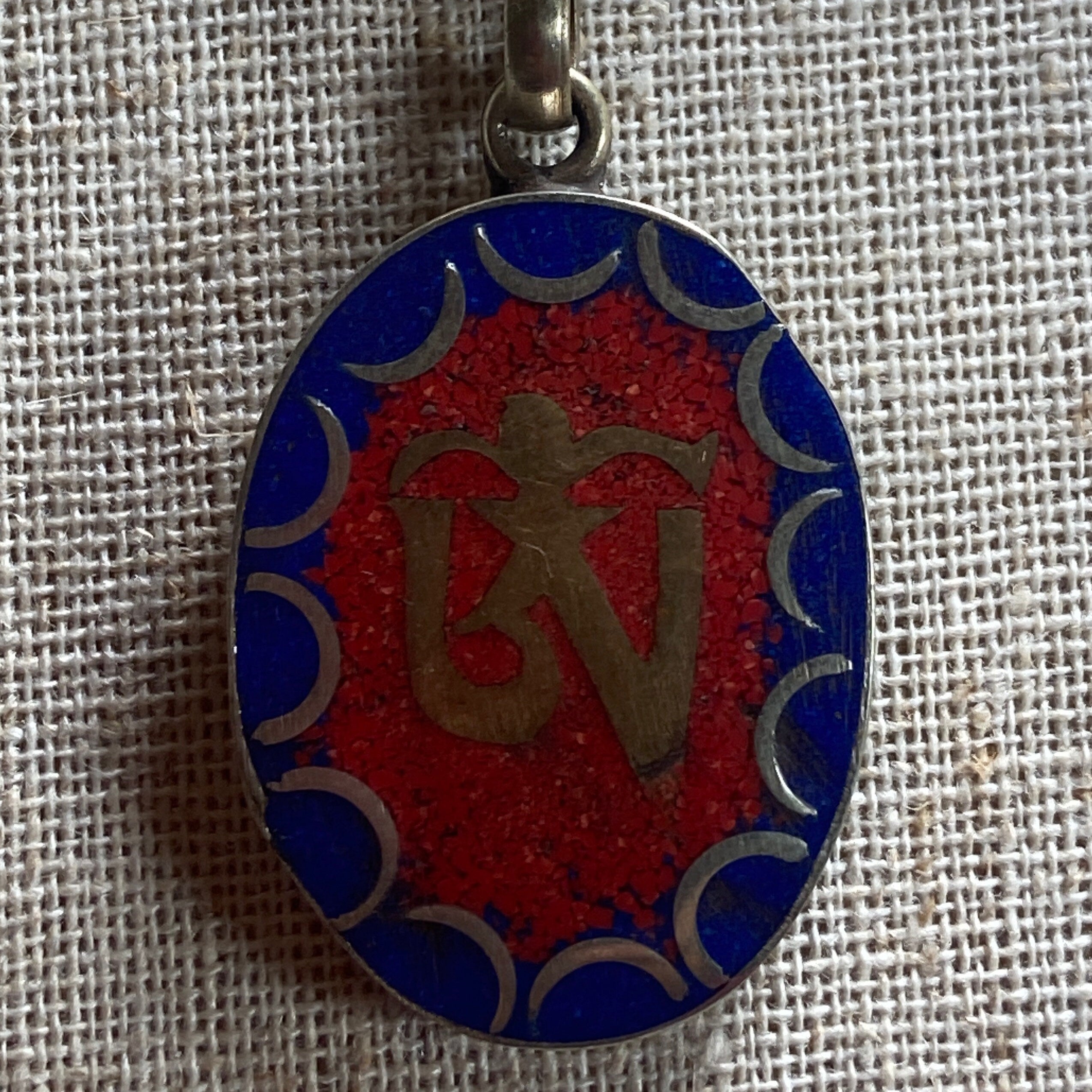 P4/3- Buddhist Om letter, Buddha Eye, Kalachakra Letter, Endless Knot Symbol Tibetan Pendant (T12-2/3)