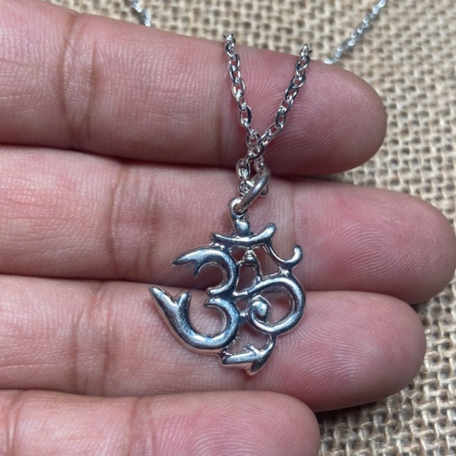 Silver OM Pendant.(T1103-003.2)