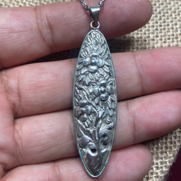 Tatting Shuttle Charm Necklace:925 Sterling Silver-Tatting Sewing.(T1103-013 )