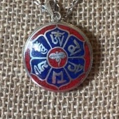 Om Mani Padme Hug, Buddhist Necklace Silver Pendant. (Central Buddha eye) (T1102-002.6)