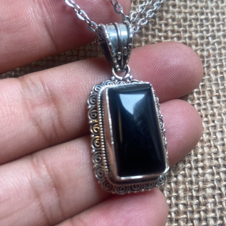P3/33 - Natural Black Onyx Gemstone of Silver Pendant (T12-033)