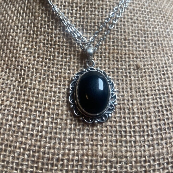 P3/35 - Natural Black Onyx Gemstone of Silver Pendant (T12-035)