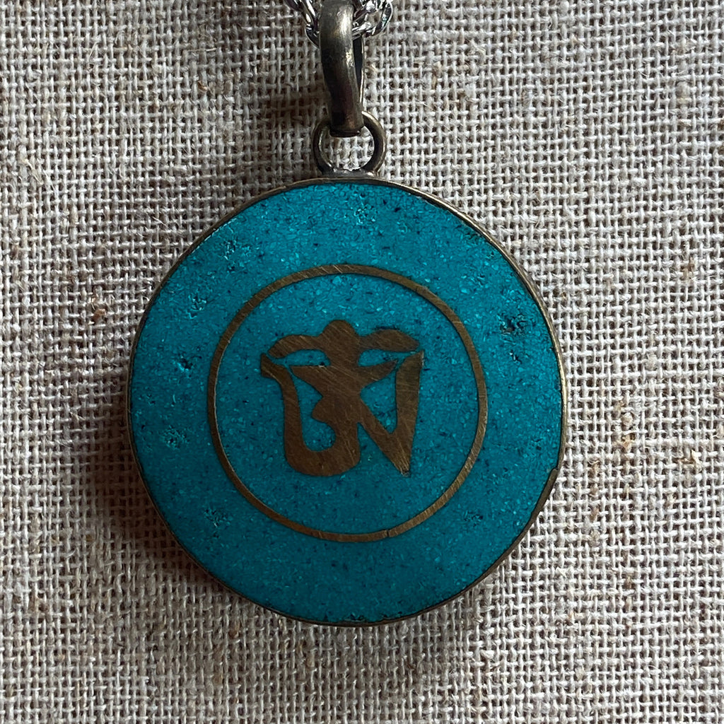 P4/3- Buddhist Om letter, Buddha Eye, Kalachakra Letter, Endless Knot Symbol Tibetan Pendant (T12-2/3)