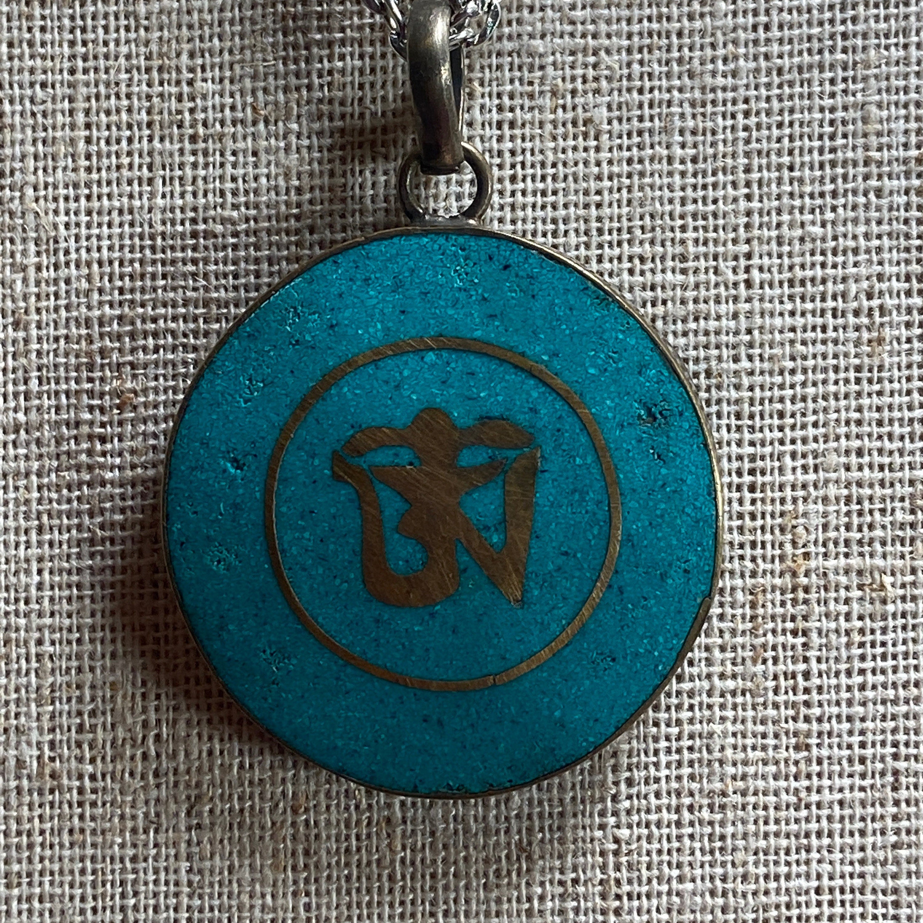 P4/3- Buddhist Om letter, Buddha Eye, Kalachakra Letter, Endless Knot Symbol Tibetan Pendant (T12-2/3)