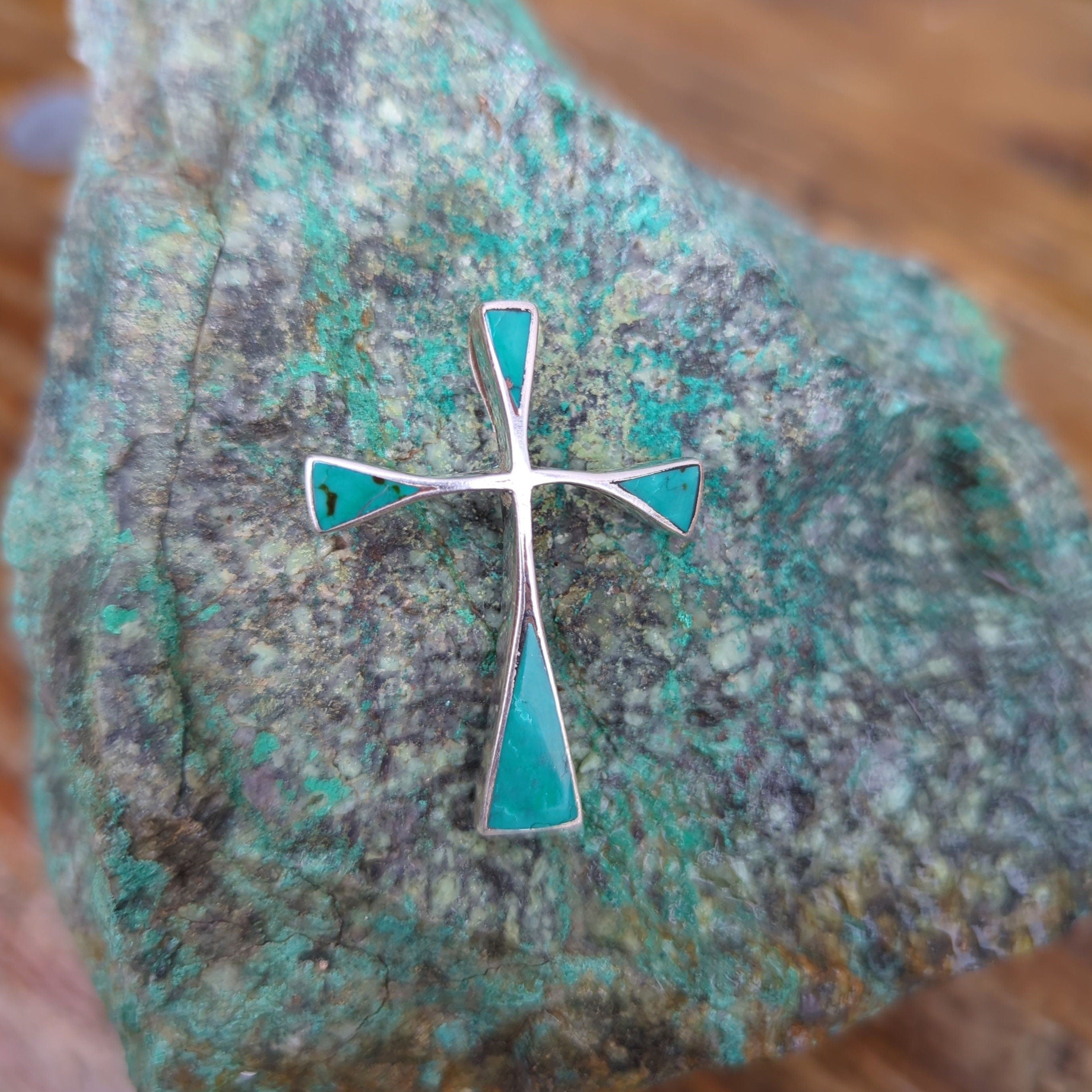 Native American Inlaid Turquoise 925 Sterling Silver Cross Pendant.(T1102-001)