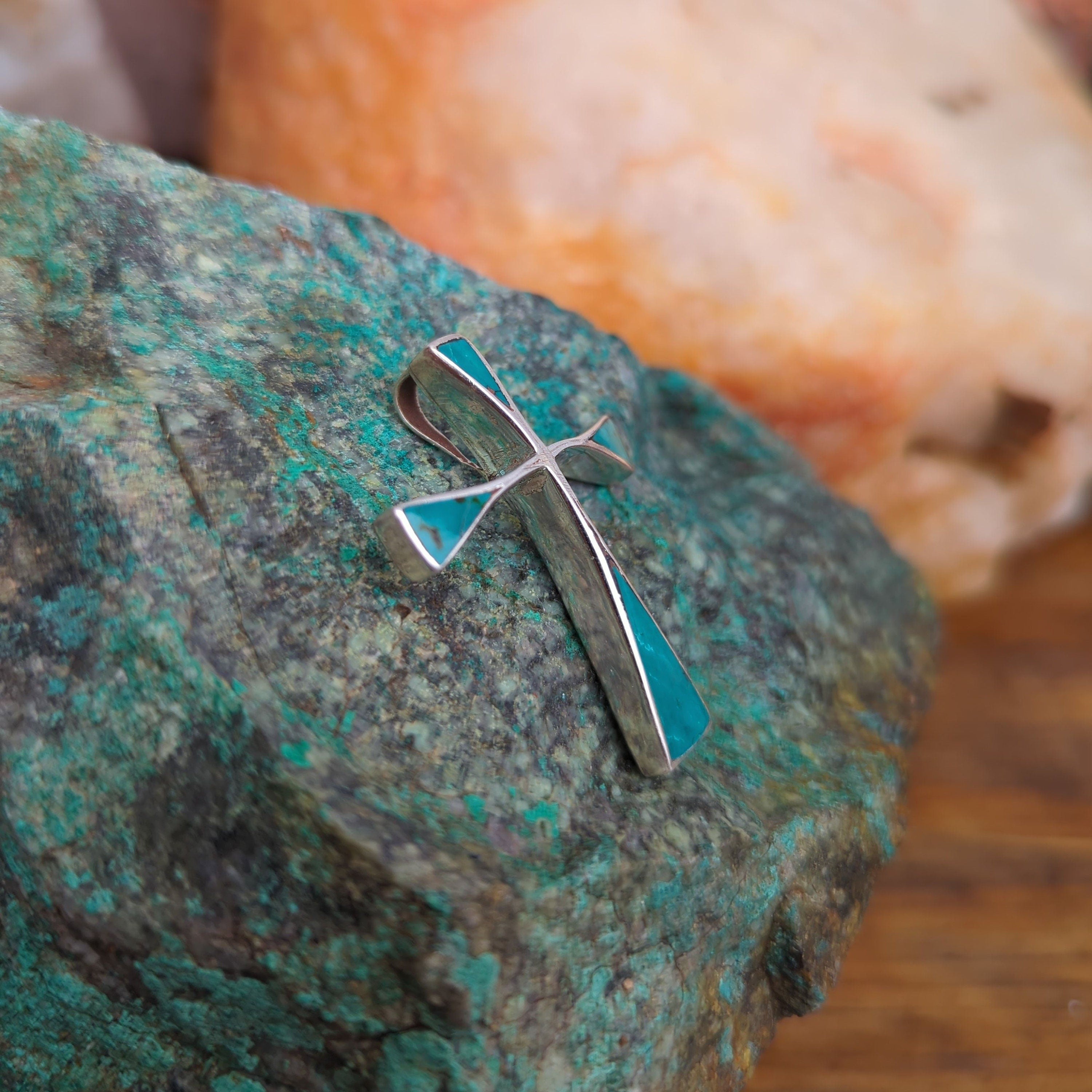 Native American Inlaid Turquoise 925 Sterling Silver Cross Pendant.(T1102-001)