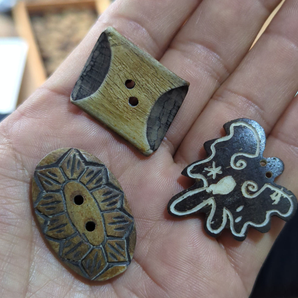Handmade Buffalo Horn Button: Decorative Natural Light Blonde
