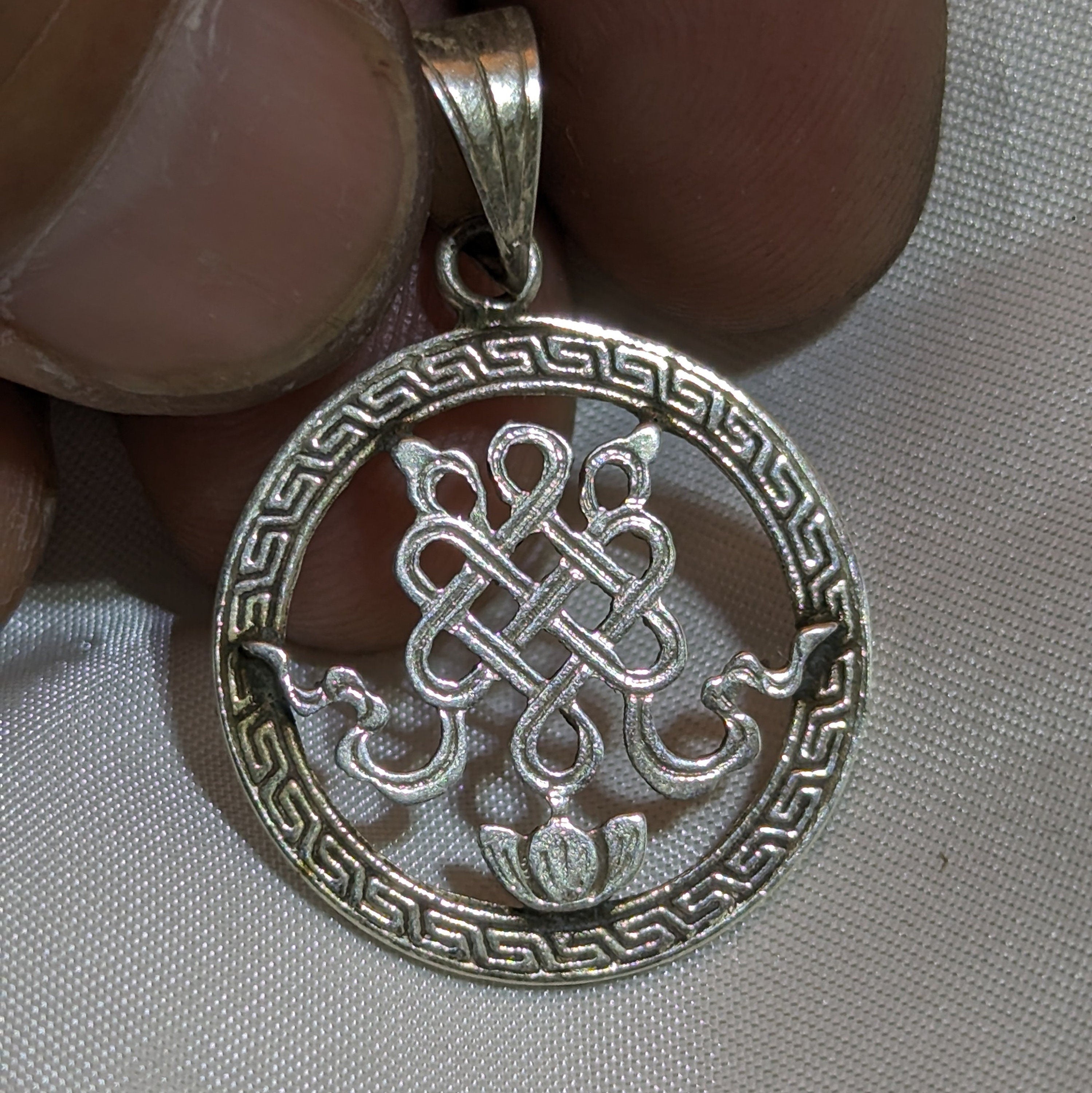 Glorious Endless Knot:(Silver Pendant of Auspicious symbol) (T1102-004.7)