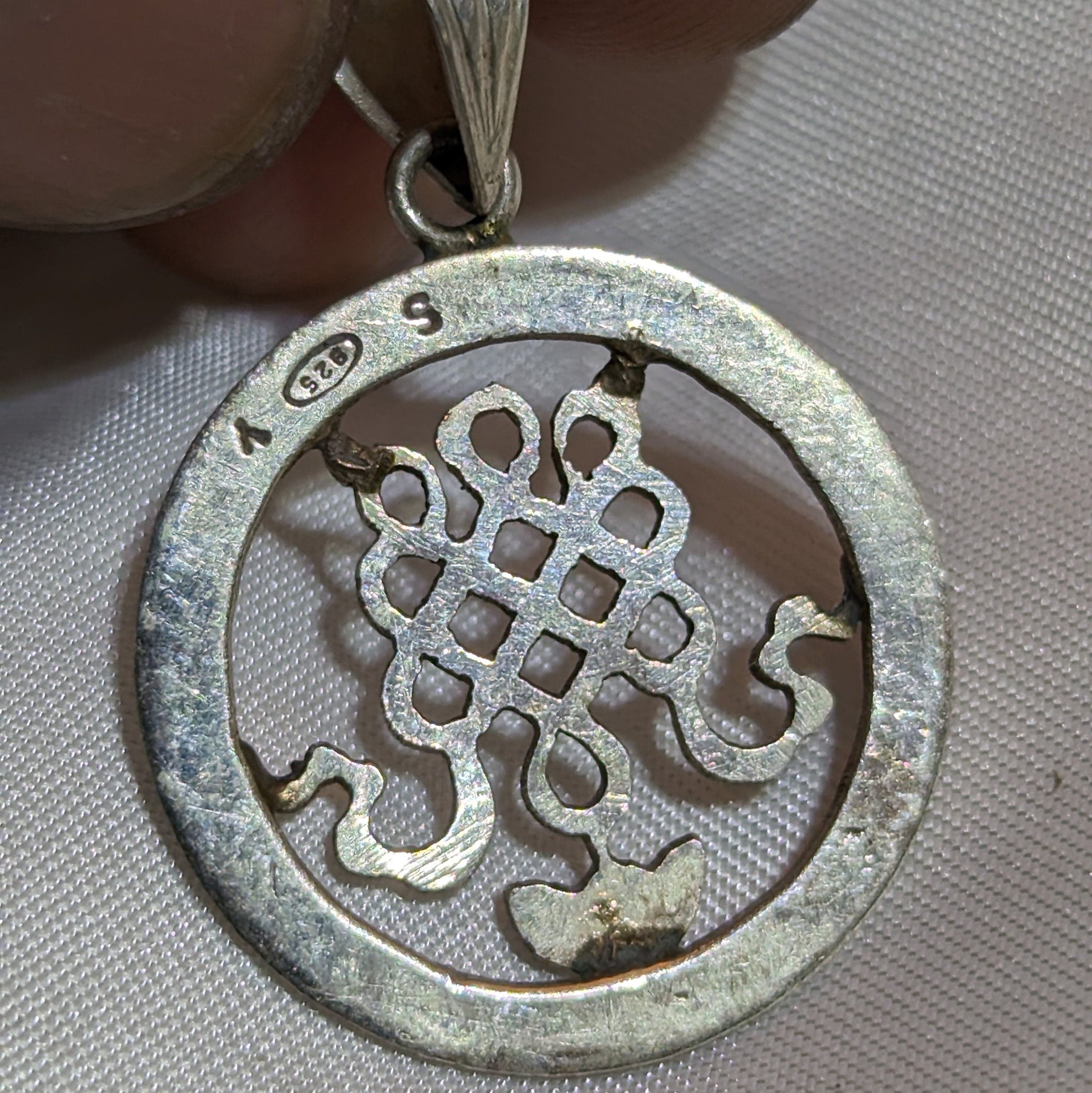 Glorious Endless Knot:(Silver Pendant of Auspicious symbol) (T1102-004.7)