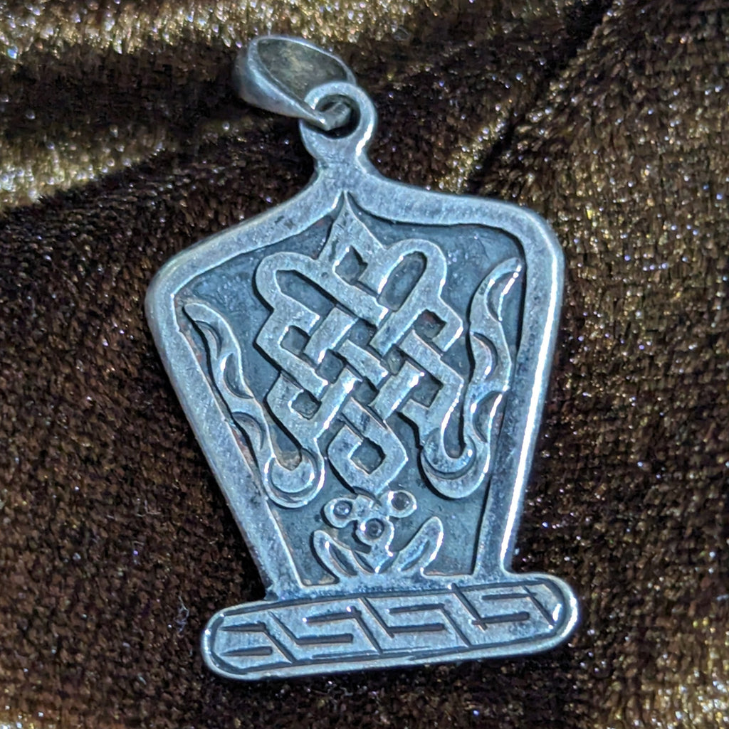 Glorious Endless Knot:(Silver Pendant of Auspicious symbol) (T1102-004.7)