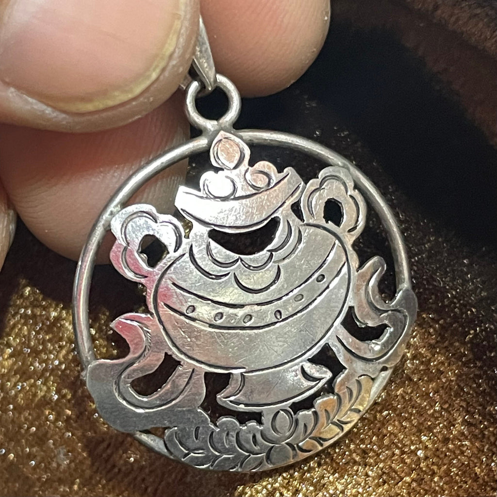 Lrg. Conch Shell of Far Renown (Silver Pendant of Auspicious symbol) (T1102-004.8)