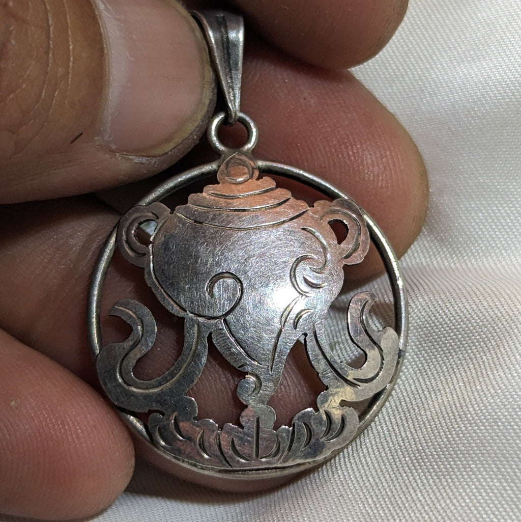 Lrg Conch Shell of Far Renown: (Silver Pendant of Auspicious symbol) (T1102-004.6)