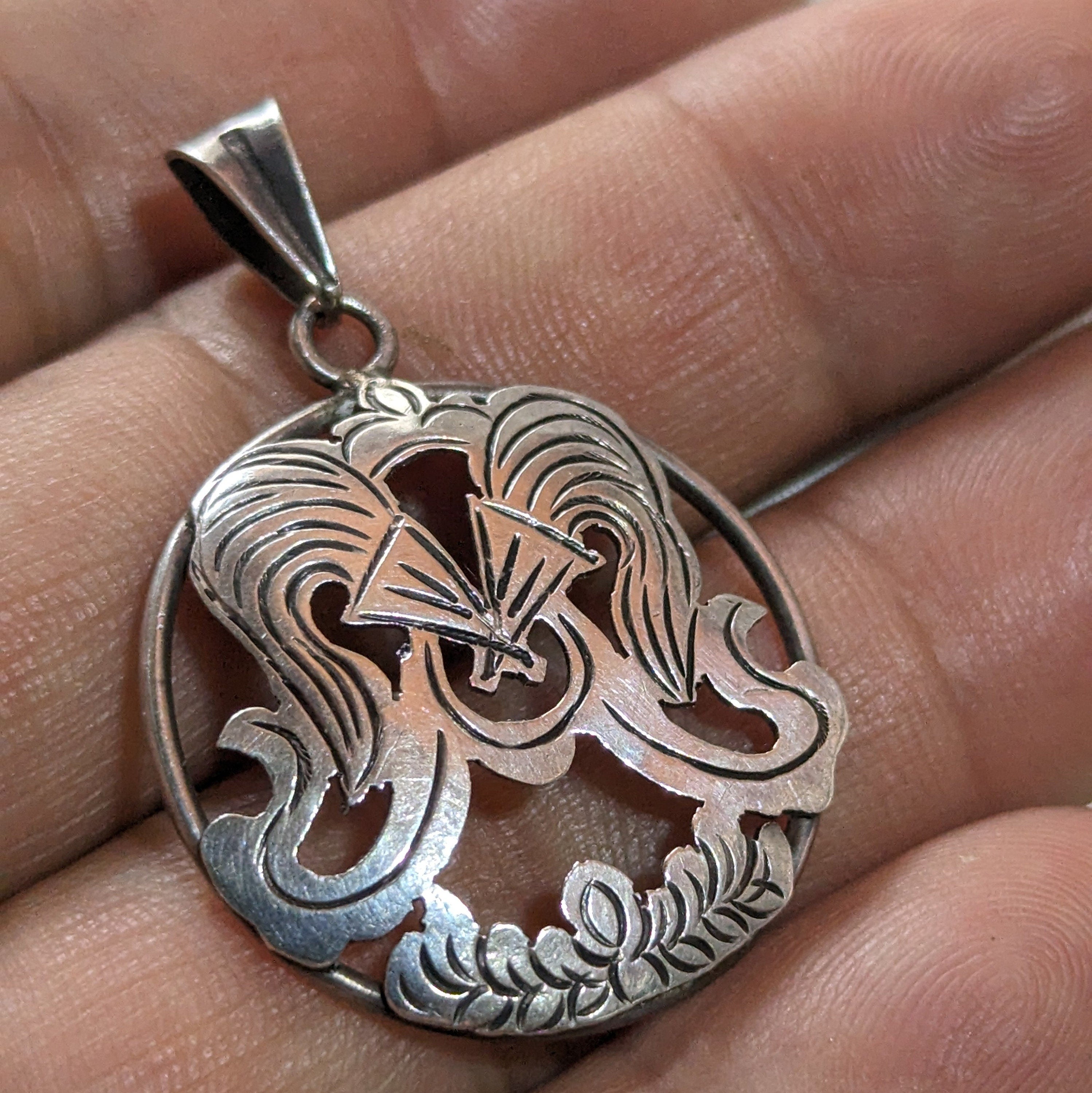 Lrg Glorious Endless Knot: (Silver Pendant of Auspicious symbol) (T1102-004.9)