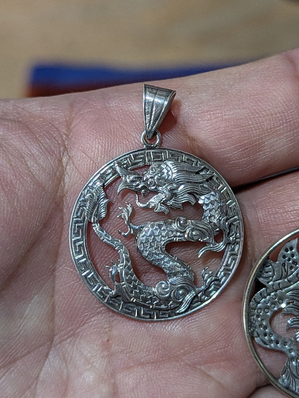 Sterling Silver Chinese Dragon Open Medallion Pendant Necklace) (T1102-008)