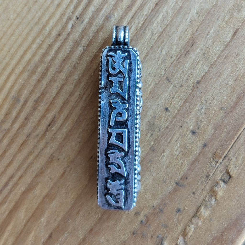 Om Mani Padme Hung Mantra Silver Pendants Handmade in Nepal.(T1103-008)