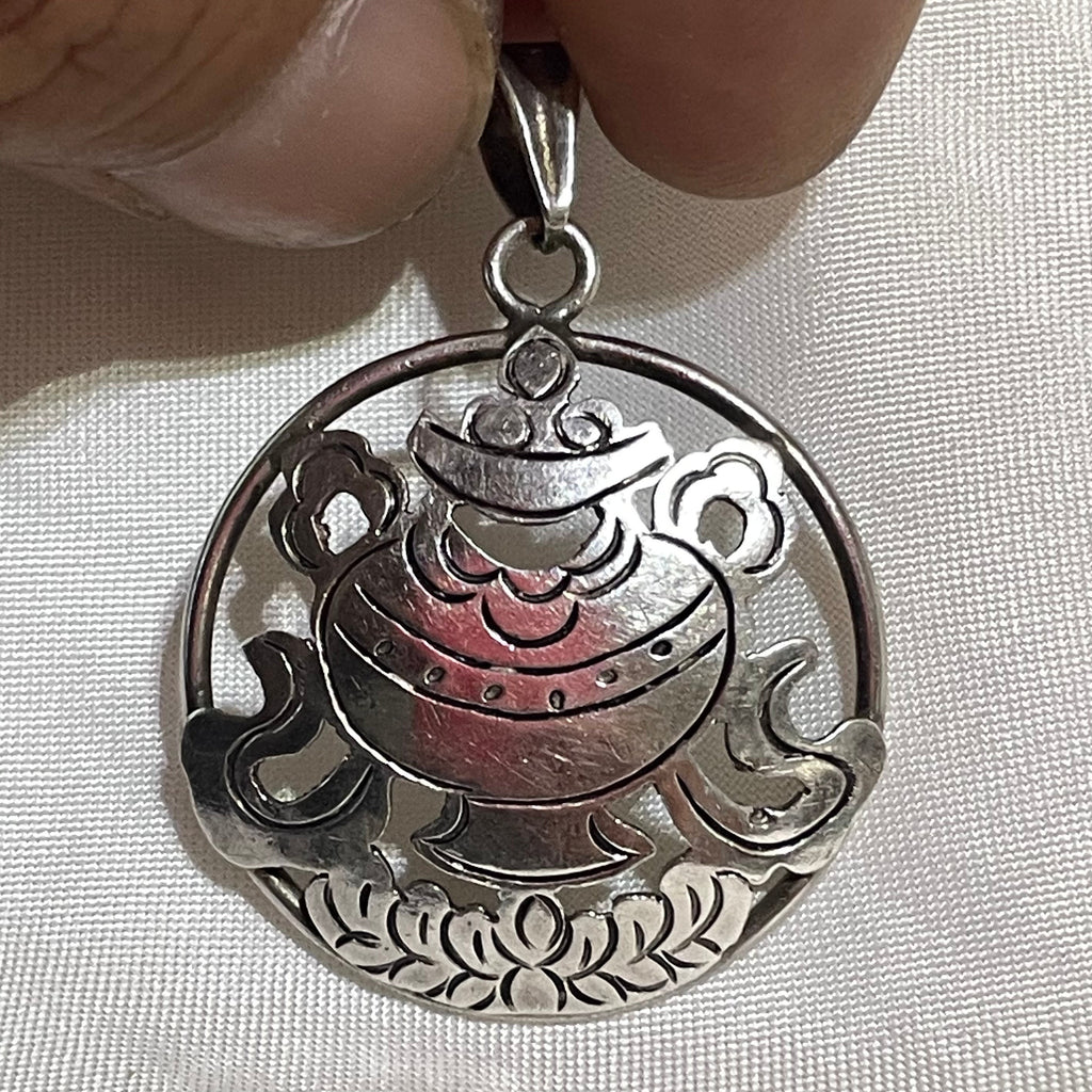 Lrg. Conch Shell of Far Renown (Silver Pendant of Auspicious symbol) (T1102-004.8)