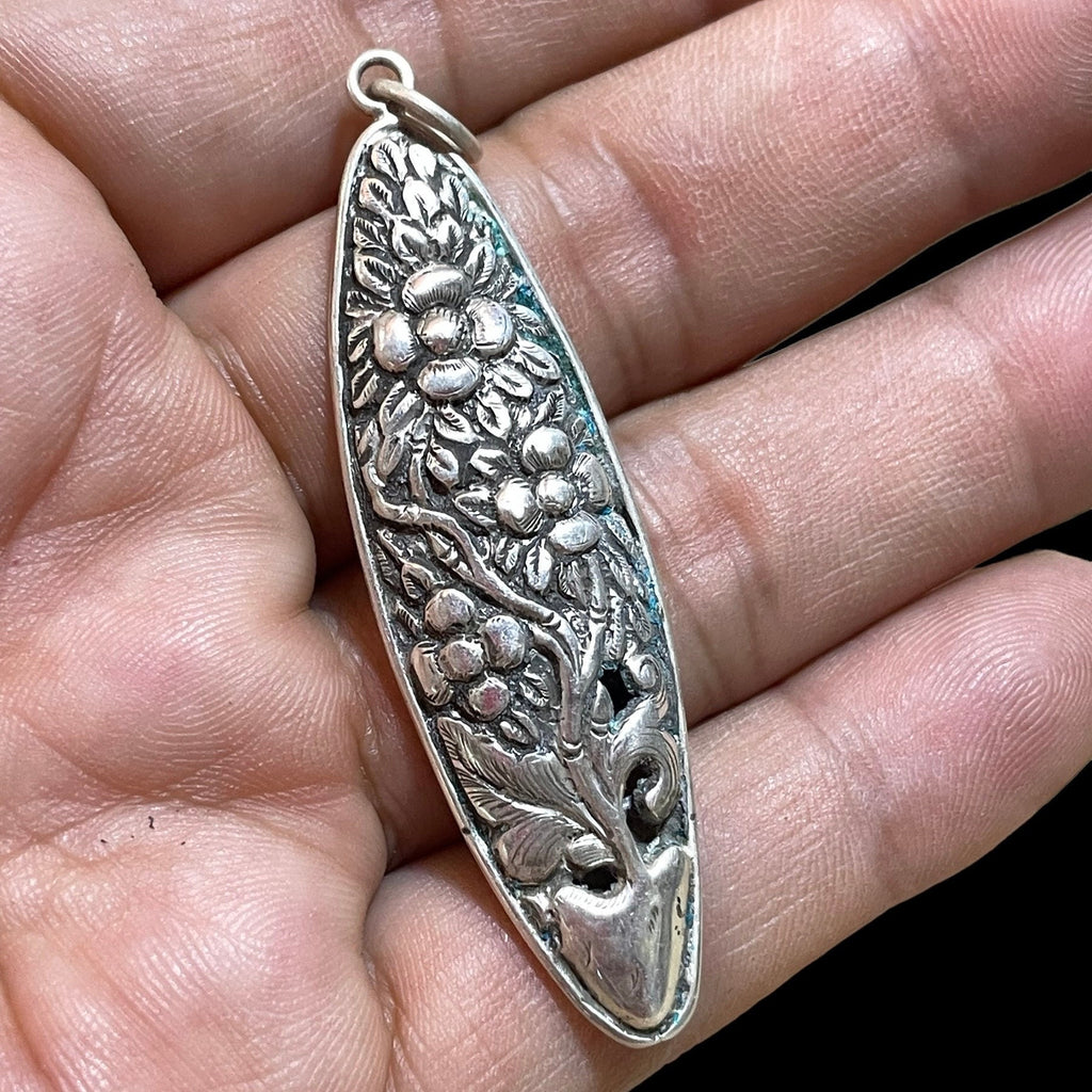 Tatting Shuttle Charm Necklace:925 Sterling Silver-Tatting Sewing.(T1103-013 )