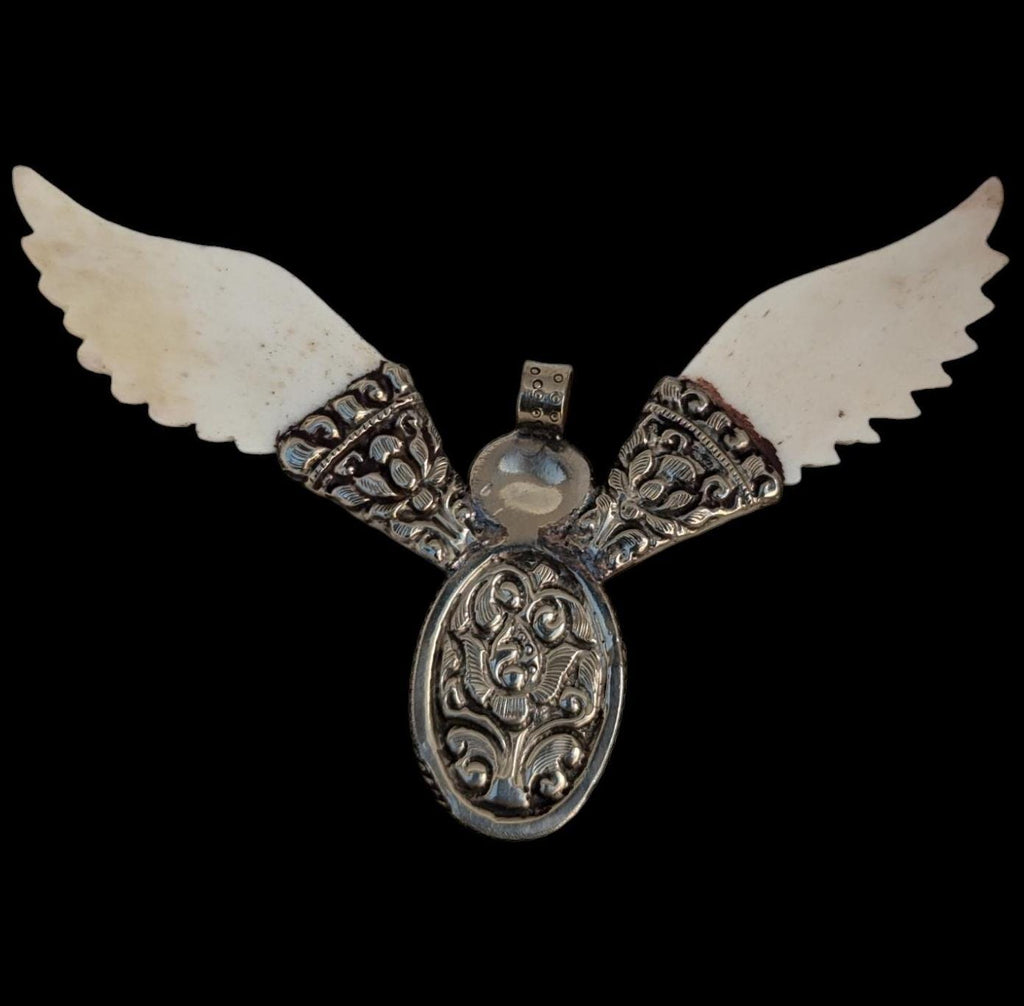 Labradorite Eagle Wing Pendant: Tibetan Silver Gemstone Jewelry PE101