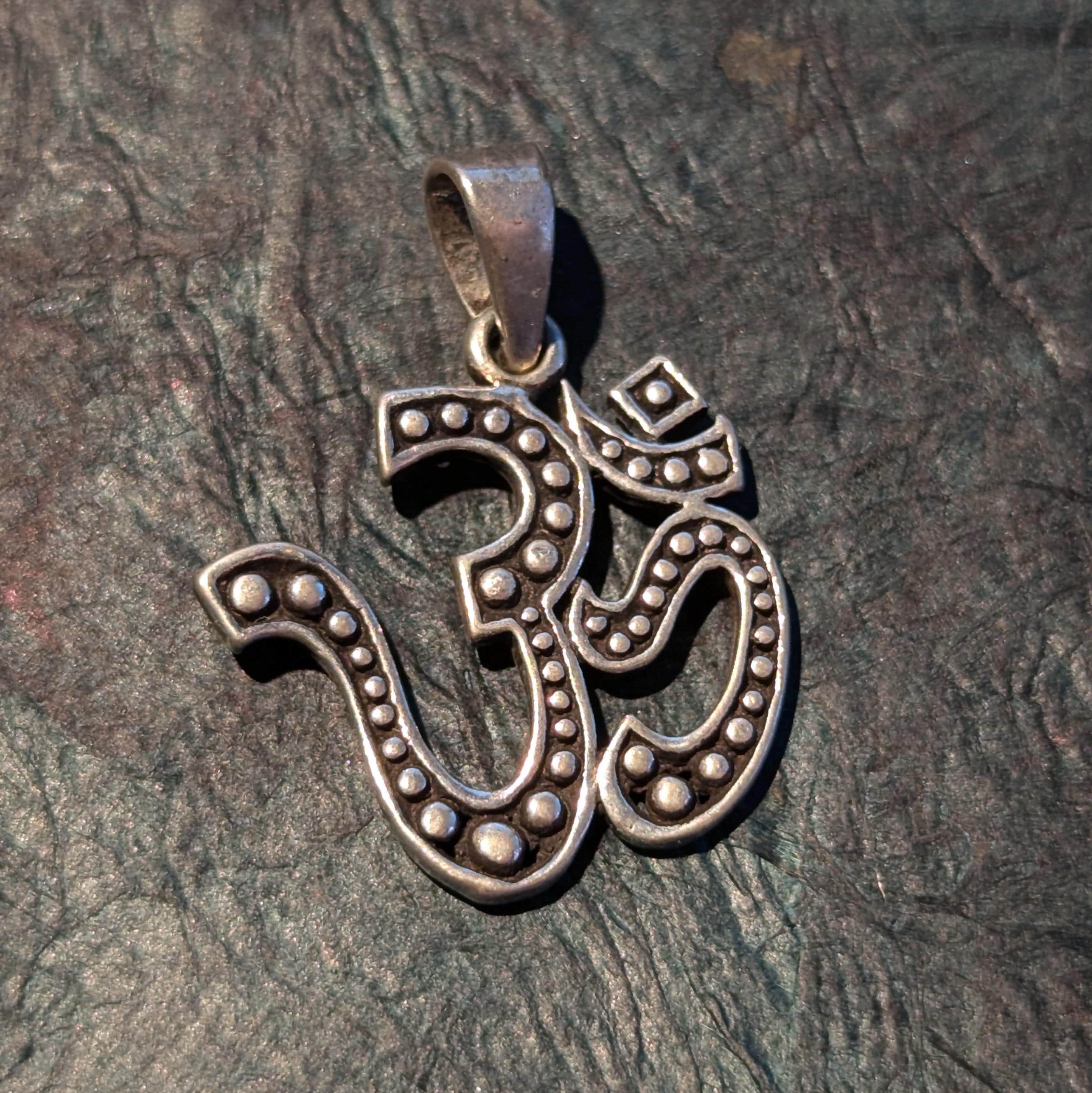 Silver OM Pendant.(T1103-003.2)
