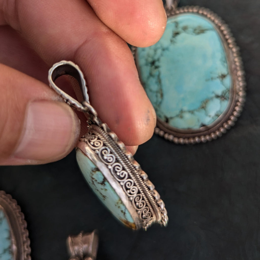 Turquoise gemstone Blue Turquoise 925 Sterling Silver Pendant.  (T1101-006.4)