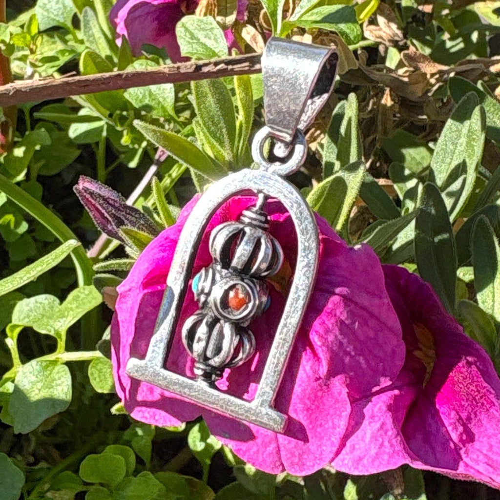 P5/9-Dorje Prayer Wheel pendant. Handmade in Nepal from silver with stone. (T12-3/9)