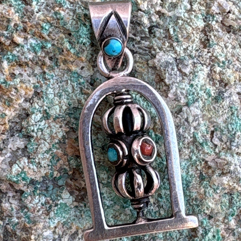 P5/9-Dorje Prayer Wheel pendant. Handmade in Nepal from silver with stone. (T12-3/9)