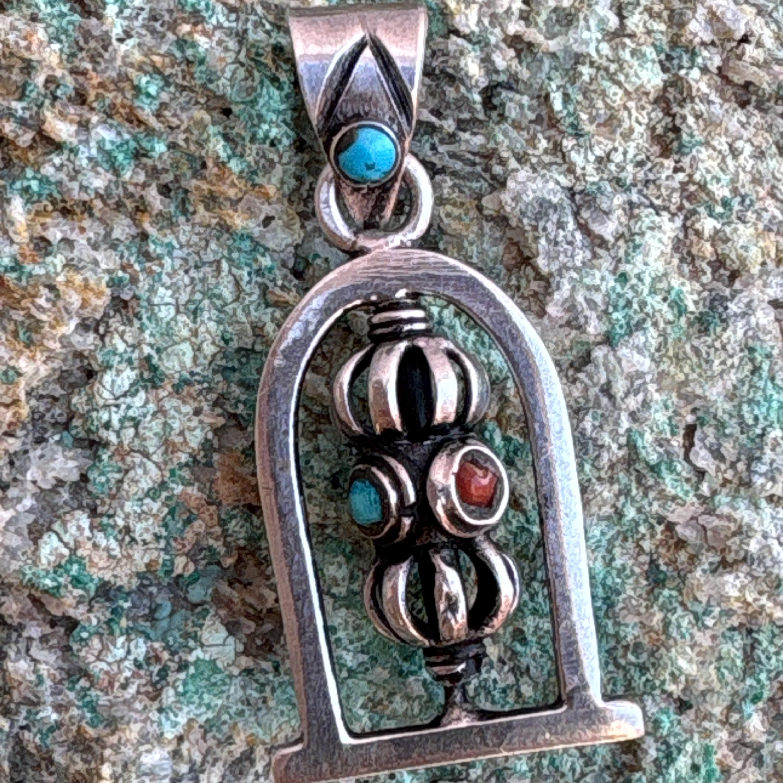 P5/9-Dorje Prayer Wheel pendant. Handmade in Nepal from silver with stone. (T12-3/9)