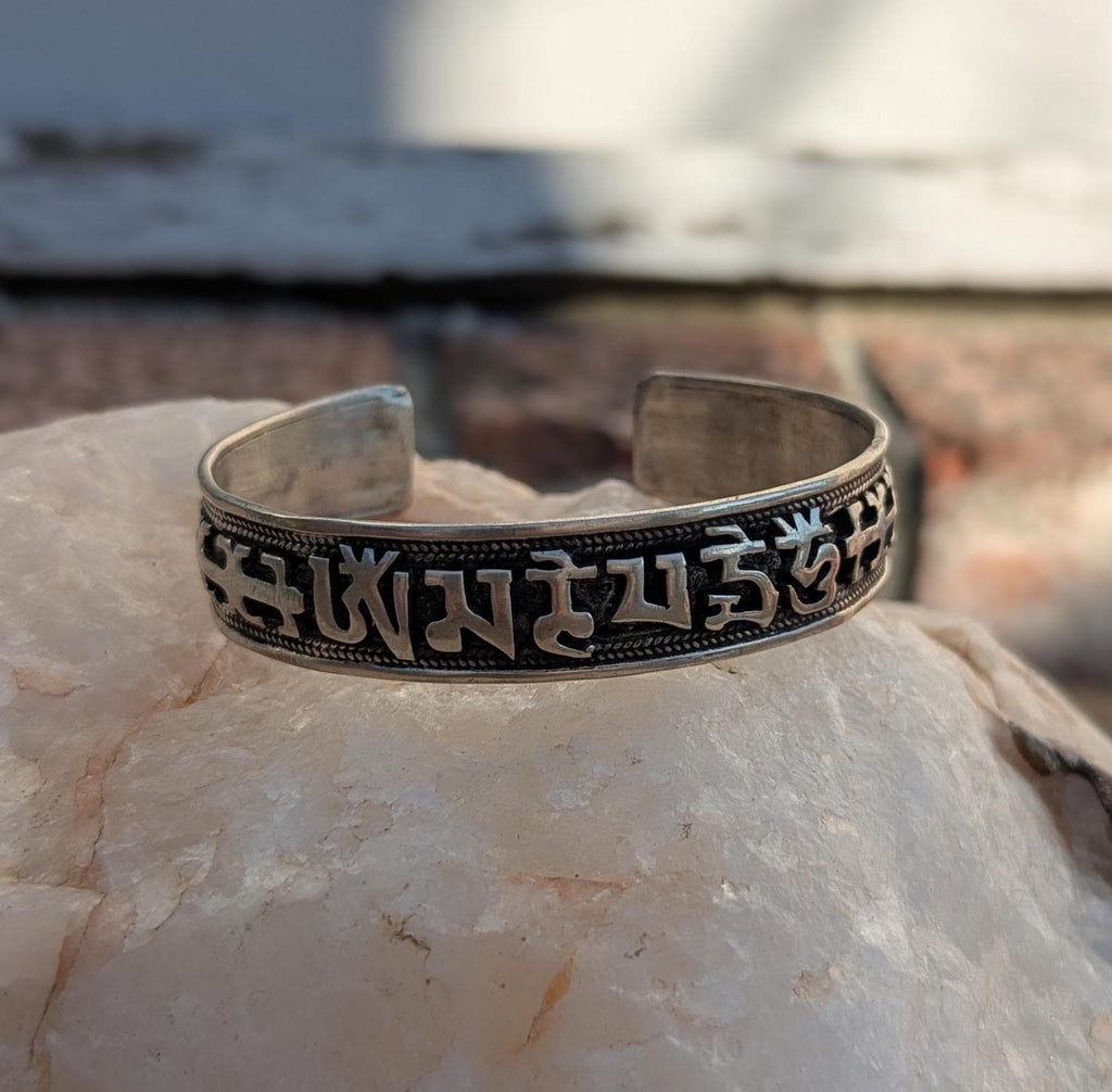 VINTAGE Tibetan Buddhist Mantra Cuff BRACELET: Om Mani Padme Hum Cuff CB-110