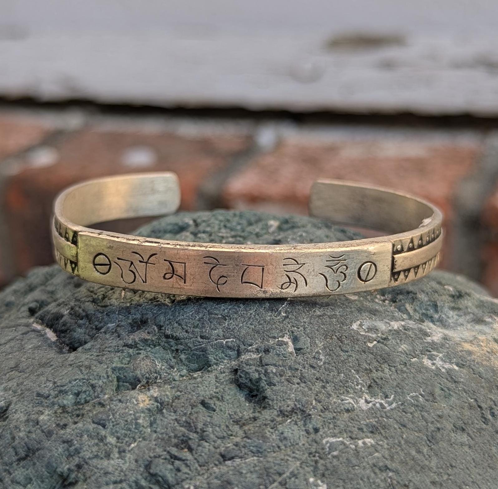 VINTAGE Tibetan Buddhist Mantra Cuff BRACELET: Om Mani Padme Hum Cuff CB-111