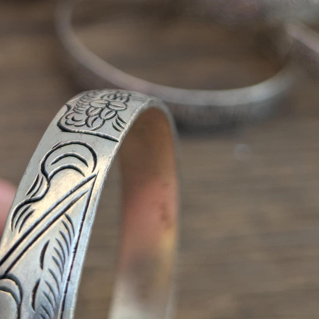Vintage Traditional Tibetan Silver Metal Carving Cuff Bracelet (cb-116)