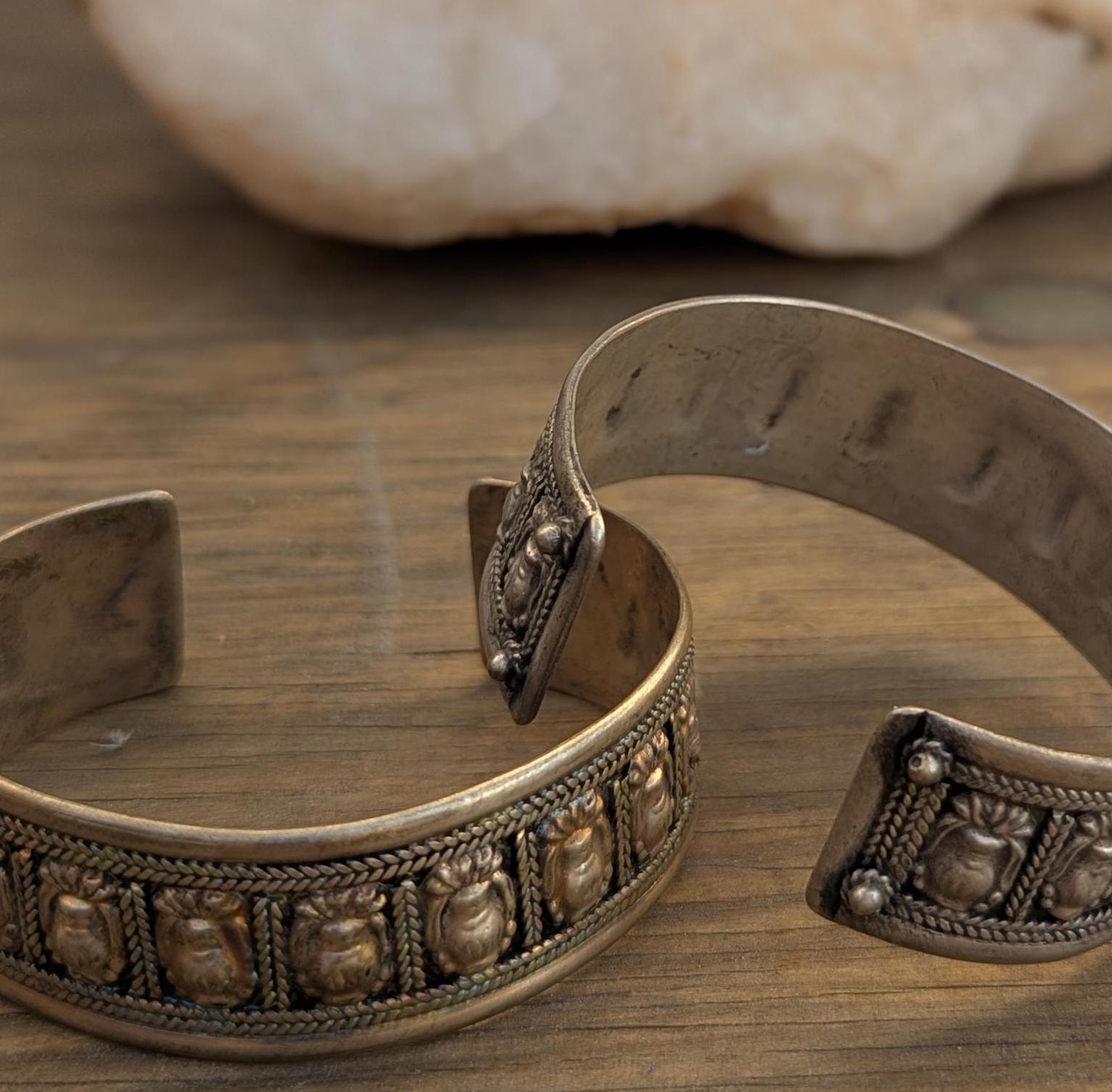 Vintage Silver Tibetan Cuff Bracelet with Buddhist flower Vase Motif (cb-135)