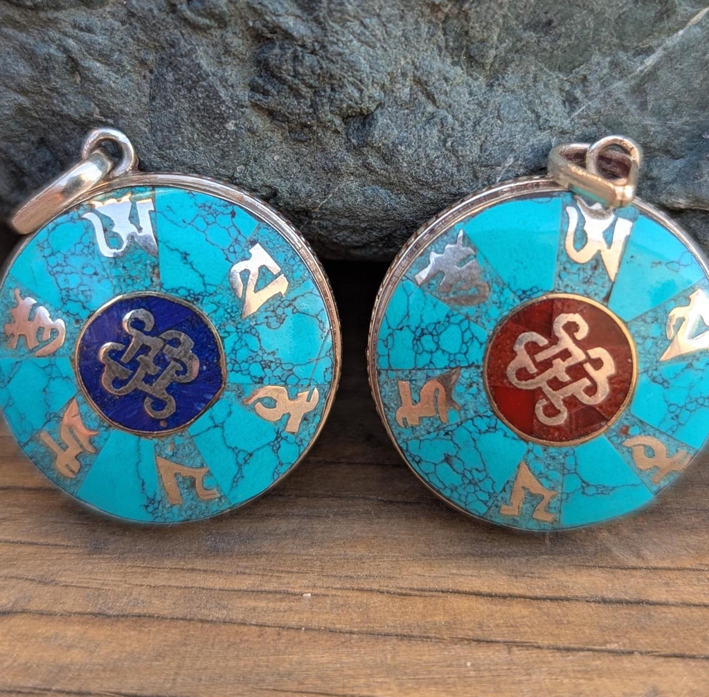 Om Mani Padme Hug, Buddhist Necklace Silver Pendant.(Central The Glorious Endless Knot) (T1102-002.2)