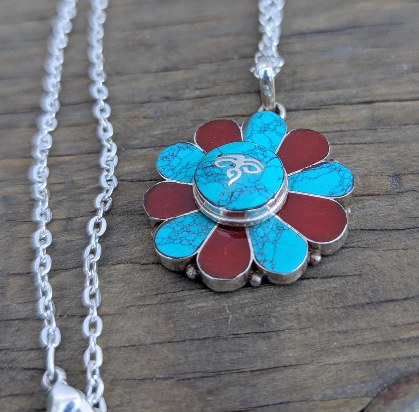 Blooming Flower inlayPendant with Turquoise and  red coral (Buddha eye in central)T1102-003