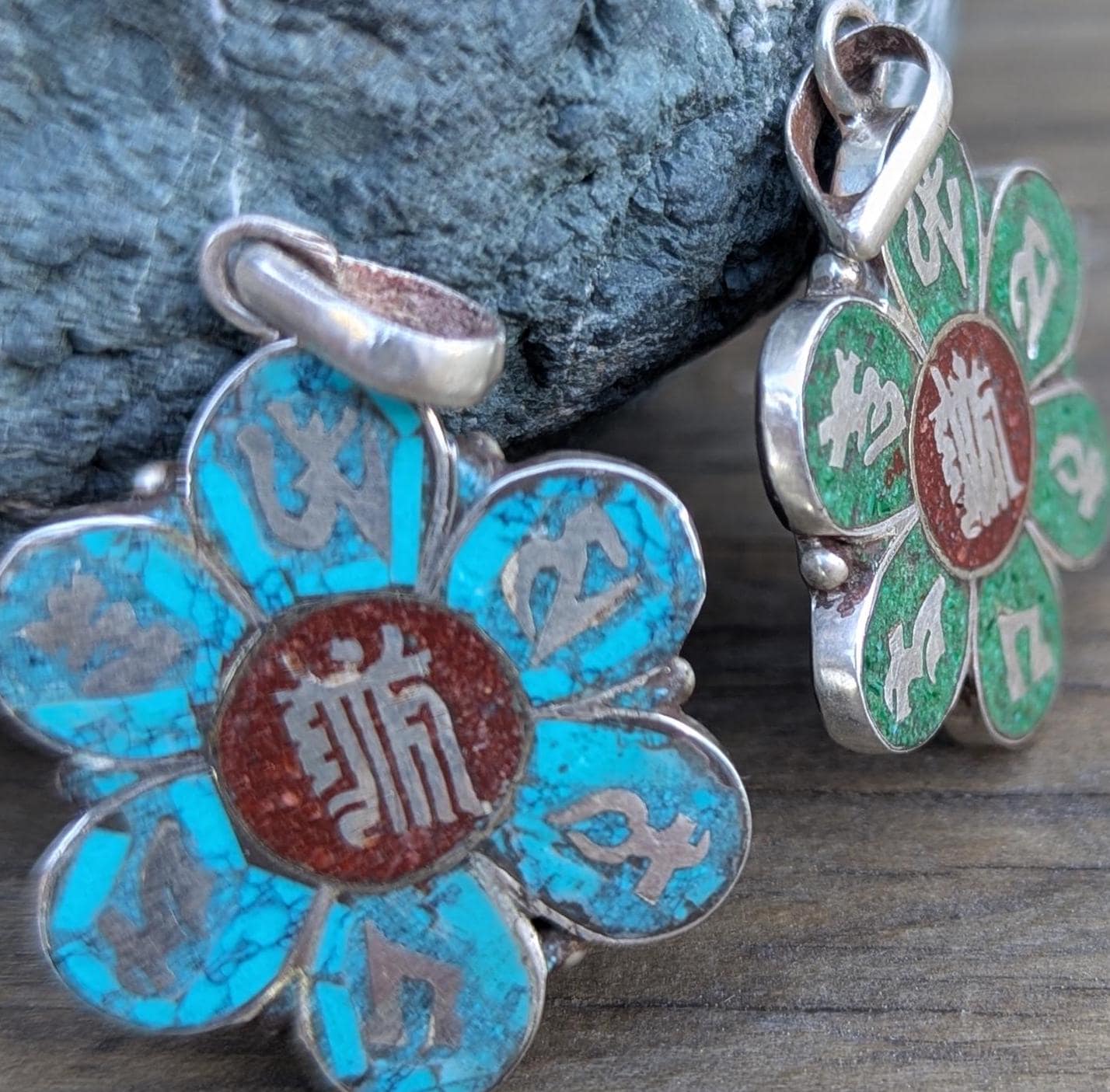 Om Mani Padme Hug, Buddhist Necklace Silver Pendant.  (T1101-006.12)